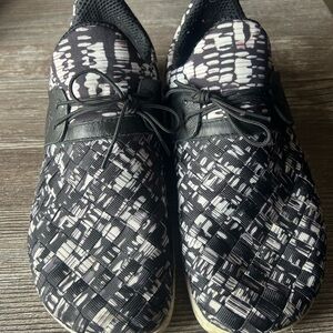 Stylish Black and White Men's Shoes